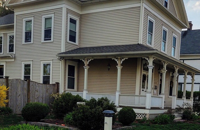 Thompson Extended Stay- Close to everything. Large yard to unwind.