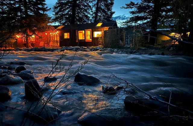 Thorpe On The Water. Creekside Nederland Cabin.