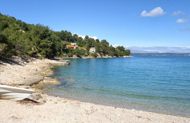 Three bedroom apartment with terrace Gornje selo, Šolta (A-21133-a)