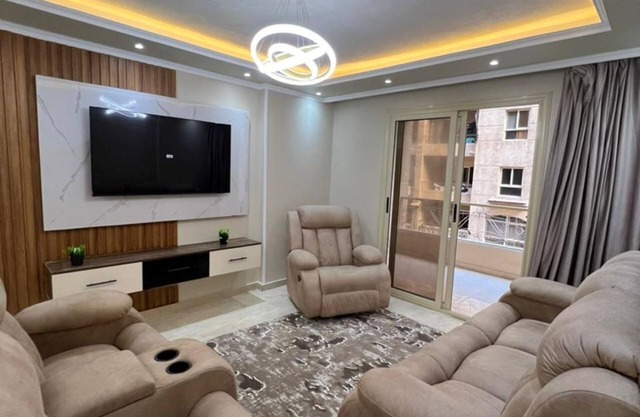Three bedroom Apartment with Al-Montaza Palace and sea view