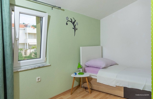 Three bedroom apartment with terrace and sea view Posedarje, Novigrad (A-6190-a)