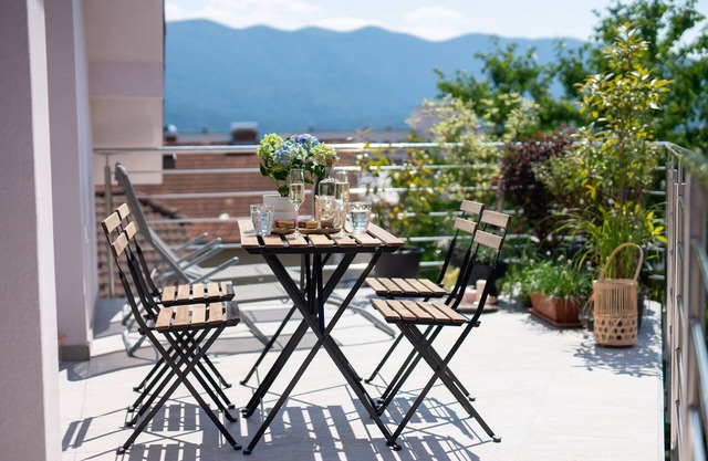 Three-bedroom apartment at Villa Cerkniško jezero
