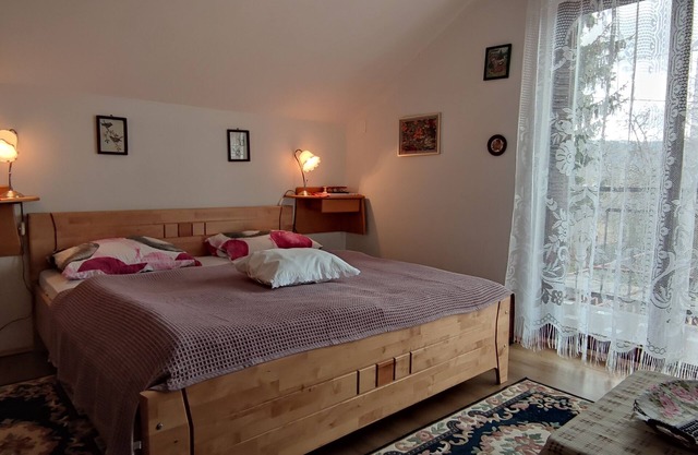 Three bedroom apartment with balcony Plaški, Velebit (A-20466-a)