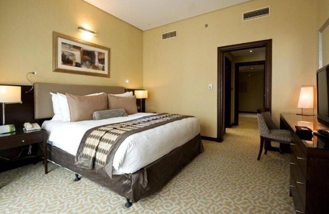 Three Bedroom Apartment Near Internet Metro By E R