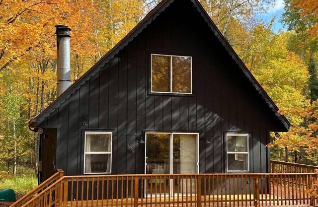 Three Bedroom Chalet Suite Steps From Ski Brule w/Wood Burning Fireplace