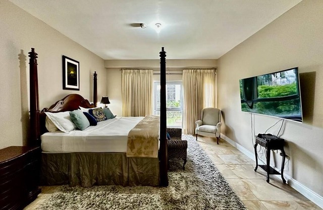 Three Bedroom Lavish Retreat located in the heart of the City