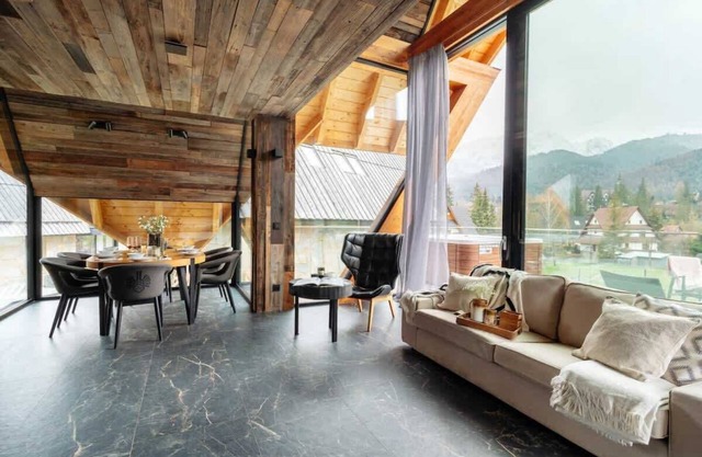 Three-Bedroom Villa with jacuzzi