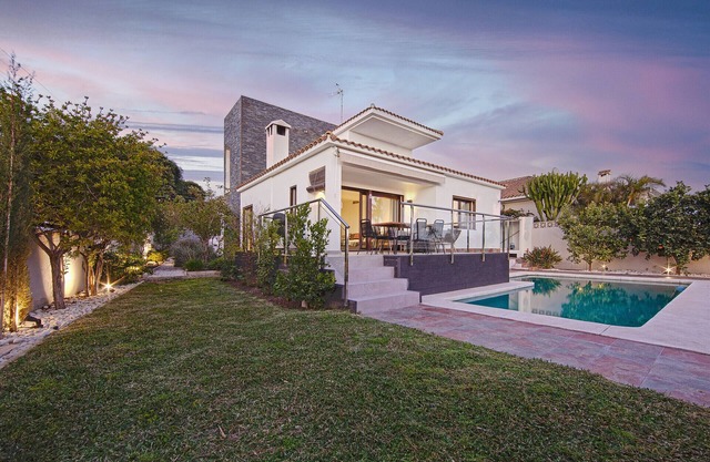 Three bedroom villa within walking distance to the beach in Costabella, Marbella