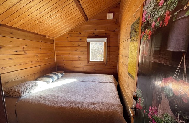 Three Rooms Cottage near Tivedens National Park&Göte kanal