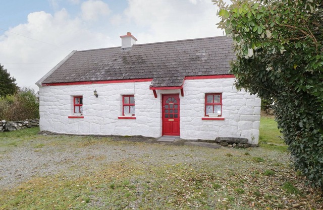 TI SONNY, family friendly, with a garden in Carna, County Galway