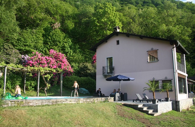 Ticino villa with large pool and stunning lake view - on 8,800m² plot