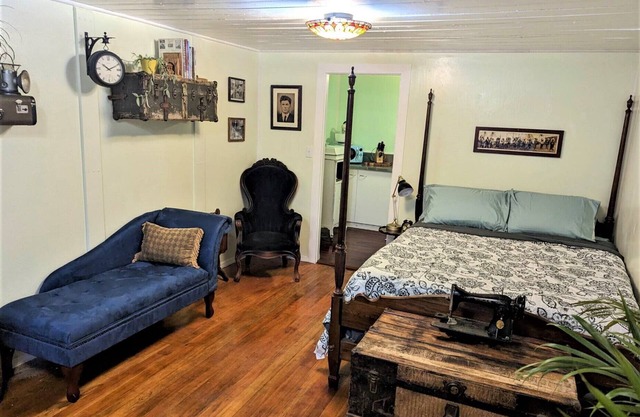 Ticketmaster Chamber - Lakefront Studio Cabin with Kayaking near Florence