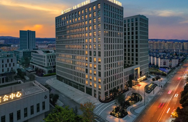 tiegang jinjiangduchengjiudian