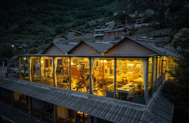 Tiger Leaping Half Way Guest House