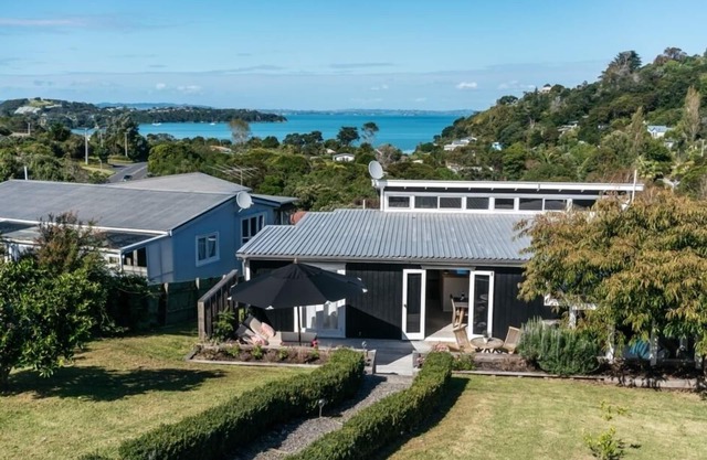 TIKAPA MOANA VIEWS | Be My Guest