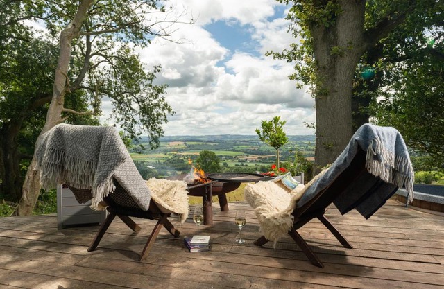 Tilbury Shepherd Huts with Hot Tubs Plus Holiday Cottages