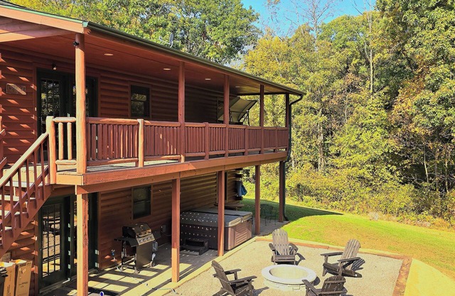 Timber Ridge Lodge w/hot tub & POOL!