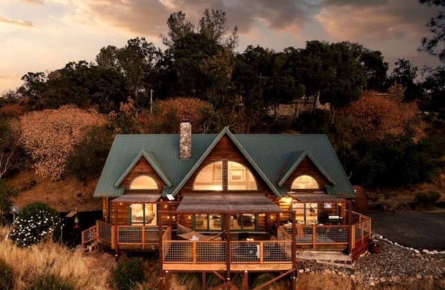 TimberTales - A cozy log cabin with magical lakeviews