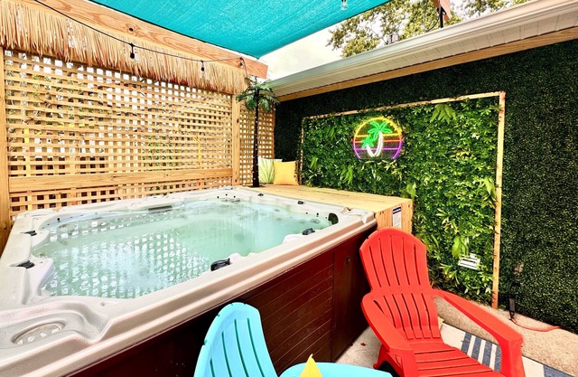 Time Traveler - Hot Tub, firepit, grill, games, and fun!