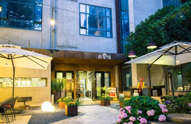 Time Tunnel Designer Hotel