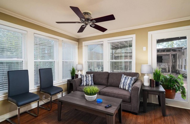 Timeless Beach Beauty *️Huge Entire House 4/2 * Beach Attractions!