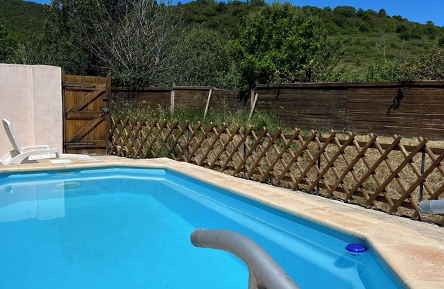 Timeless in Quillan: Remodeled 4/5 person Auberge with terrace+plunge pool