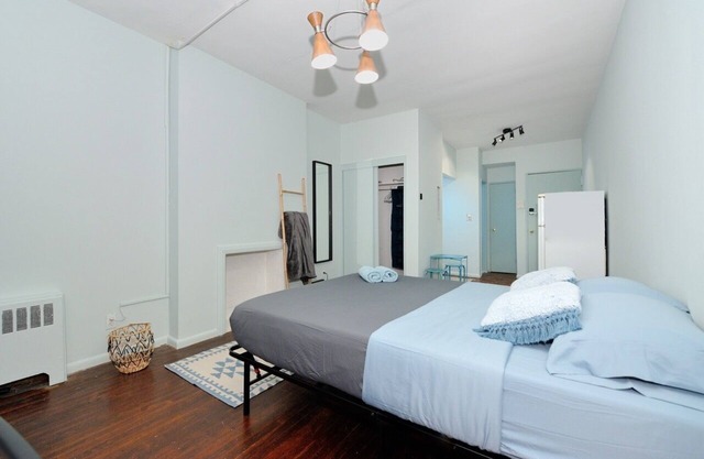 Times Square Bliss: Chic NYC Studio!