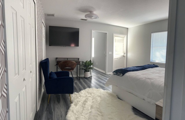 Tiny Apartment with Pool.