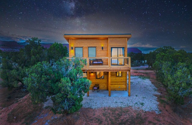 Tiny Cabin, #4 Island in The Sky View @ The Cedars