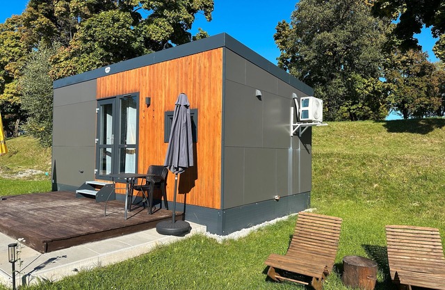 Tiny Home 'Laura' with Mountain View, Wi-Fi and Air Conditioning