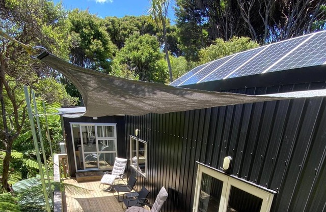 Tiny Home only minutes from the pub, cafe and beach