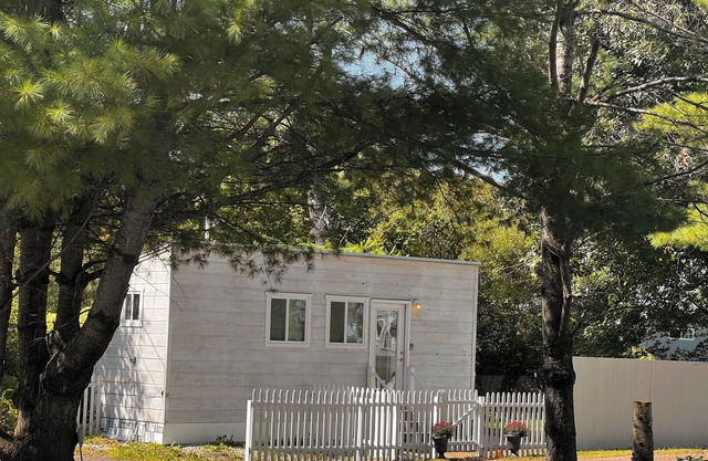 Tiny Home ski Sugarloaf, Saddleback & Sunday River, pet friendly, furnished