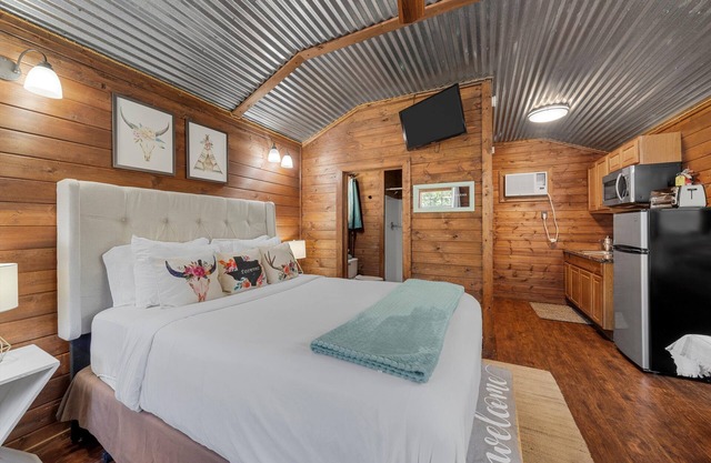 Tiny House #3 @Gathering Oaks Retreat