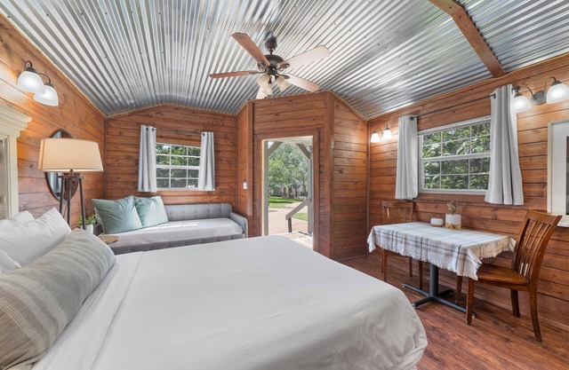 Tiny House #4 @Gathering Oaks Retreat