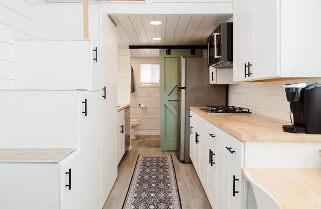 Tiny House - Centrally Locatednn
