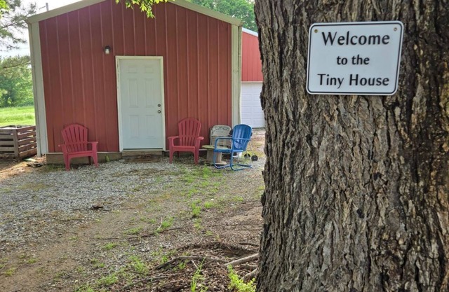 Tiny House in the country! Lakes, hunting, fishing+ are just a few minutes away