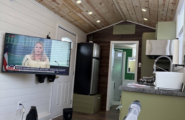 Tiny House with Bear Mountain Views. Only 25 Minutes outside of Anchorage