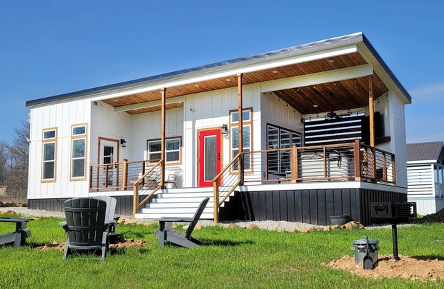 Tiny White: Twin Lake Tiny Homes of Okmulgee