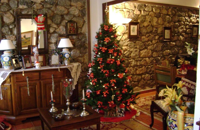 To καταλυμα ονομαζετε STONE HOUSE και μπορει καποιος να το επισκεφτει μεσω