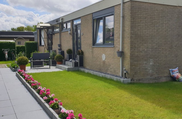 Toller Bungalow. Das Ferienpark Liegt Direkt am Deich zum Ijsselmeer/strand