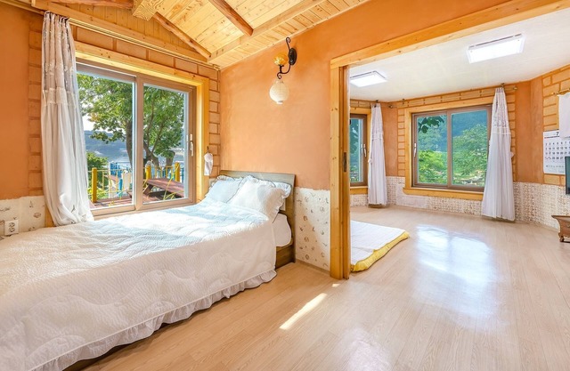 Tongyoung Blue House Spa Pension