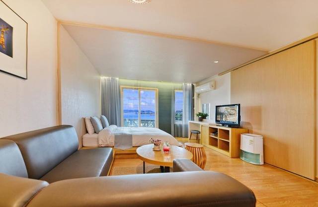 Tongyoung Mongdolhouse Pension
