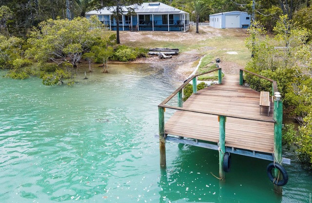 Toogoom Retreat - Absolute Riverfront - Sleeps 6-8 - Boat Ramp - Wi-Fi - Pets