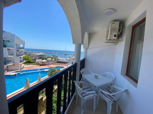 Top Complex Apartment on the Beach