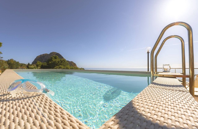 Top floor apartment with private beach access and pool - lisca bianca rental