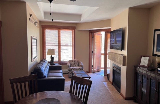 Top floor, expansive views! Ski in/out overlooking Center Village and ski slope!