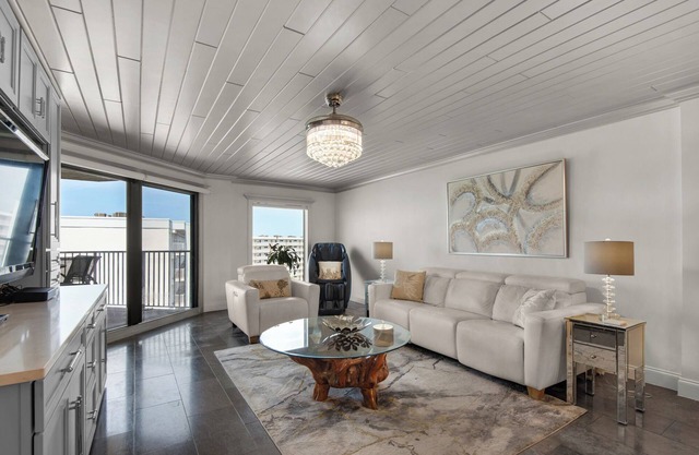 Top Floor Inlet Reef GEM! Chic 2/2 sleeps 4!