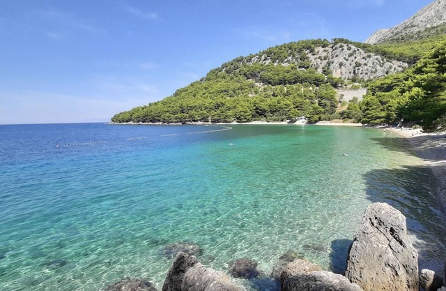 Top location! ONLY 10 meters to the beach. Family-friendly, apartments sea view.