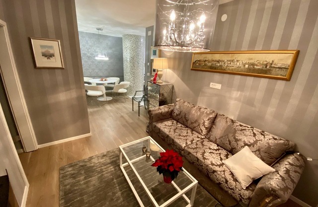 Top Location, Stylish Apartment, City Center, Nearby Parking, Bus/train Station