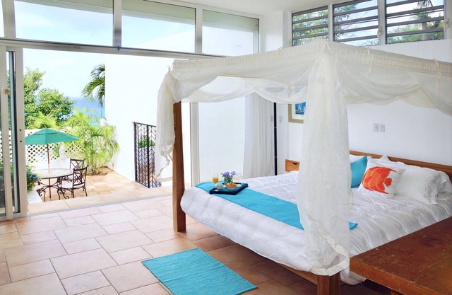 Top of Pelican Key! Spectacular sea views, near beaches, Wifi, parking, private